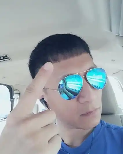 t                     今日是七夕情人节,一早,"颜王"孙红雷在微博晒