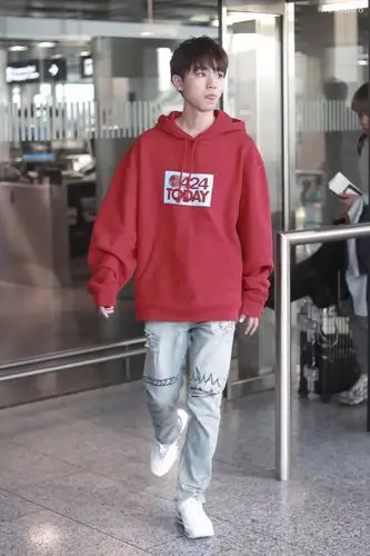 2018tfboys王俊凯伦敦-苏黎世-科尔马_高清图片大全-爱豆app