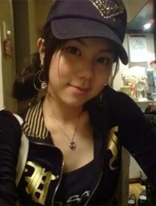 有时候看到刷邓紫棋以往图自认为算是黑图的,我都会停下来美美地看