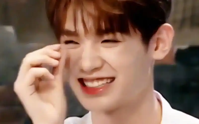 黄明昊这是吃可爱长大的吧!泰菲笑太甜了