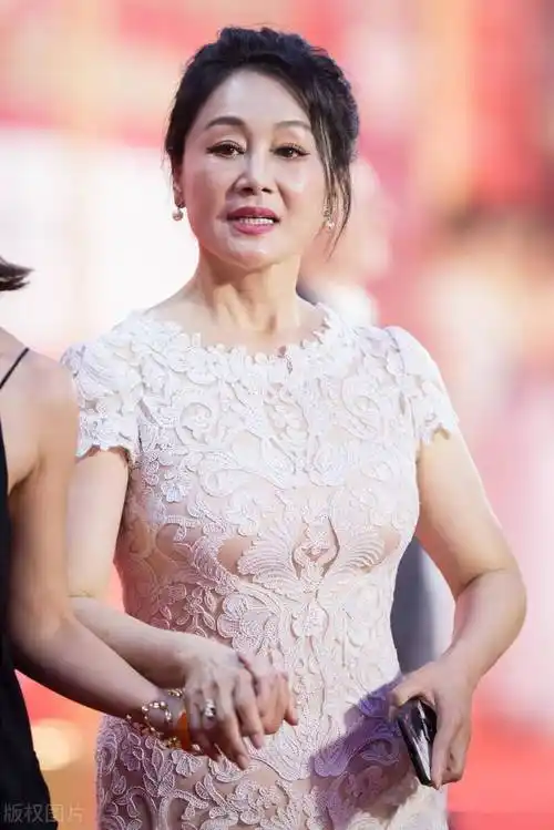 王姬近照 成熟气质 真的认不出来了