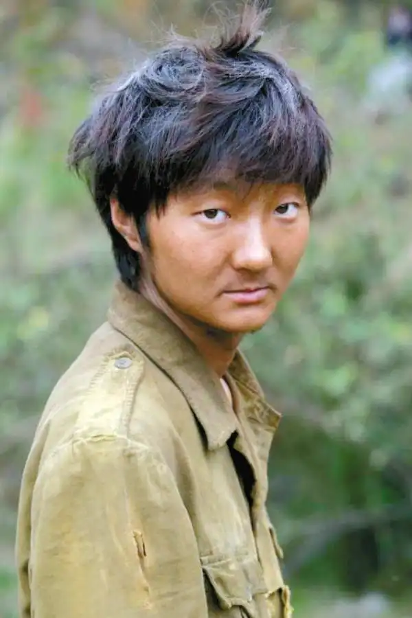 他是中国最丑男明星,长相一直被人吐槽,但却一直没有放弃,最后长走走