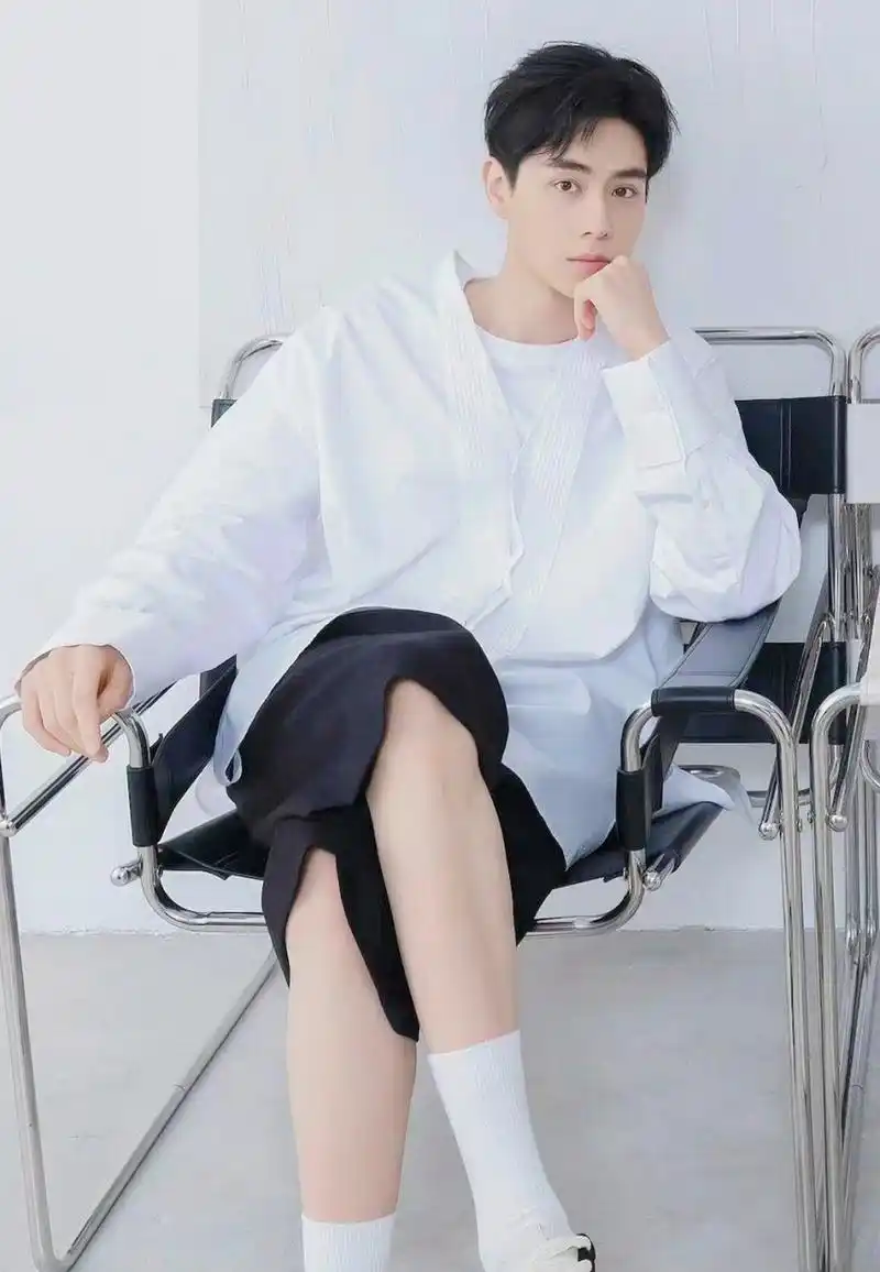 难得看到胡一天的腿,这次却看到了胡一天的腿.