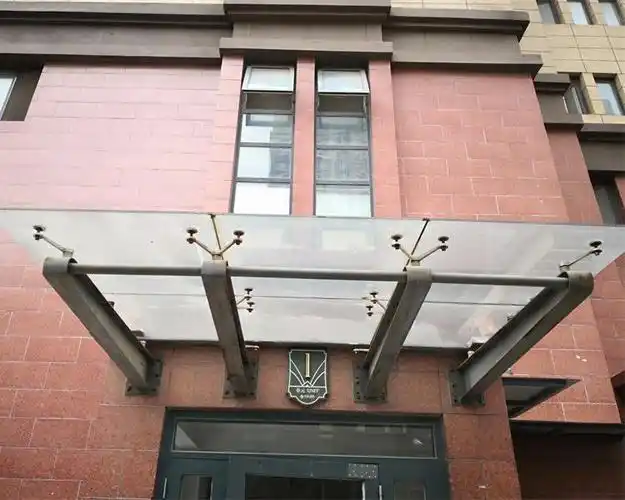 重庆钢结构玻璃雨棚 玻璃雨棚厂家定制安装