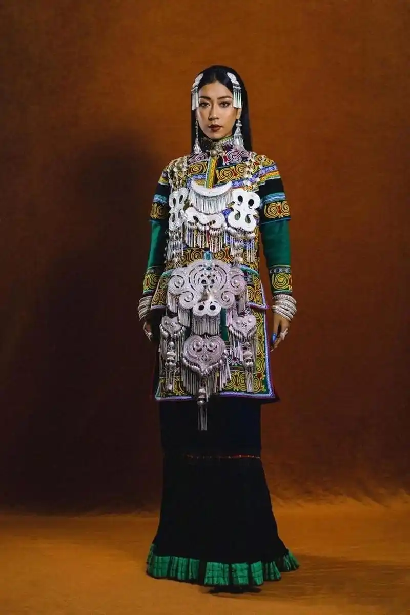 吉克隽逸彝族证件照#真的不允许有任何人错过 彝族证件照,真的是久览