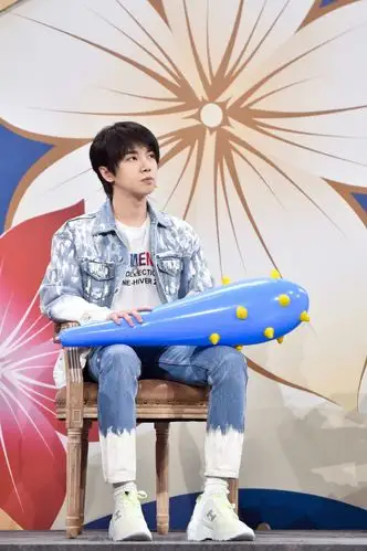 华晨宇青春时尚综艺节目图片