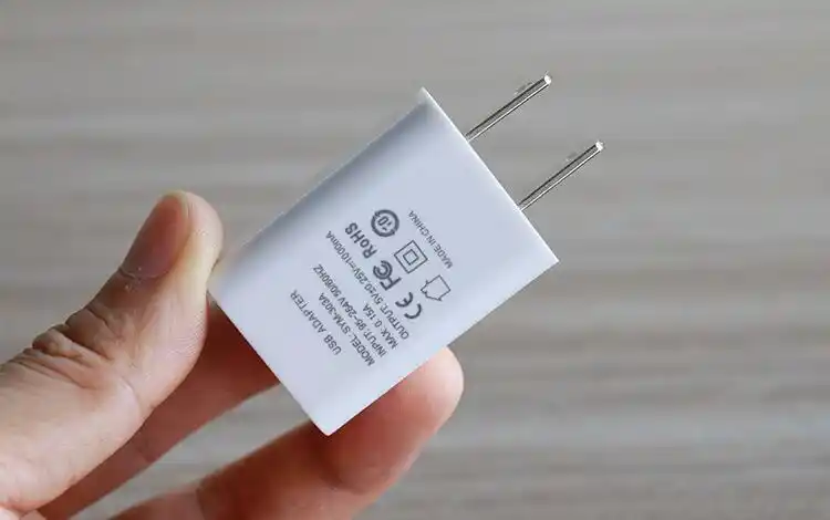 厂家批发 新款足1a充电器5v1a充电头usb手机旅行应急冲电器适配器