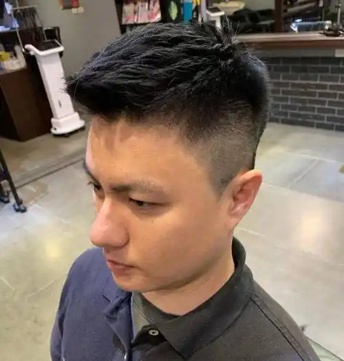 男士剪短发太普通?不如试试"飞机头"发型,帅气又有型_头发_造型_效果