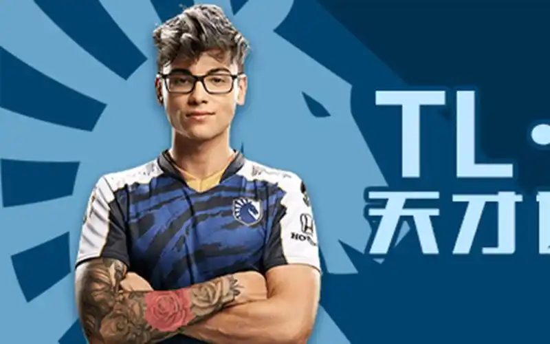 csgo发型总监twistzz开播的一天