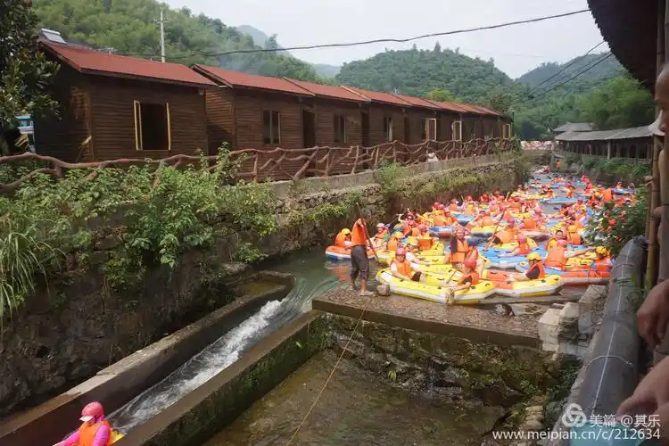 莫干山 写美篇   值上海酷暑台风之际,女儿发起了去莫干山漂流的提议