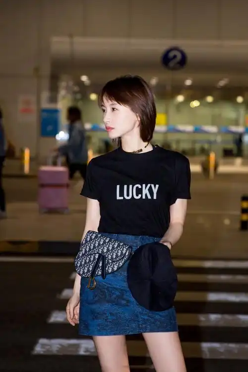 原创王子文不到90斤,穿衣却让人看着很舒服,牛仔短裙尽显模特范