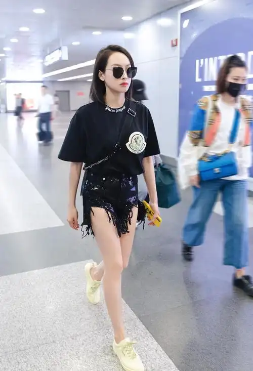 t恤怎么穿才好看王丽坤唐嫣穿着显高级