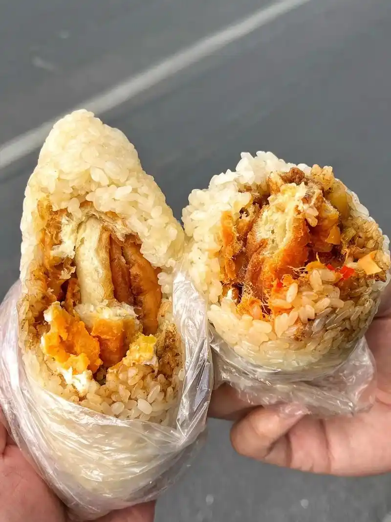 苏州传统粢饭团!只有周末才能吃到!- 这家粢饭团馋了很久 周 - 抖音