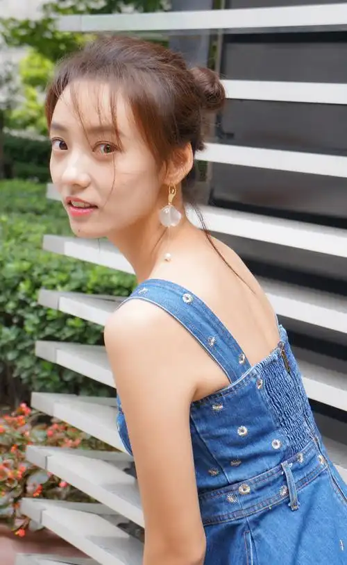 林源在《倾城时光》中大获人气,甜美可爱气质让人难以忘记