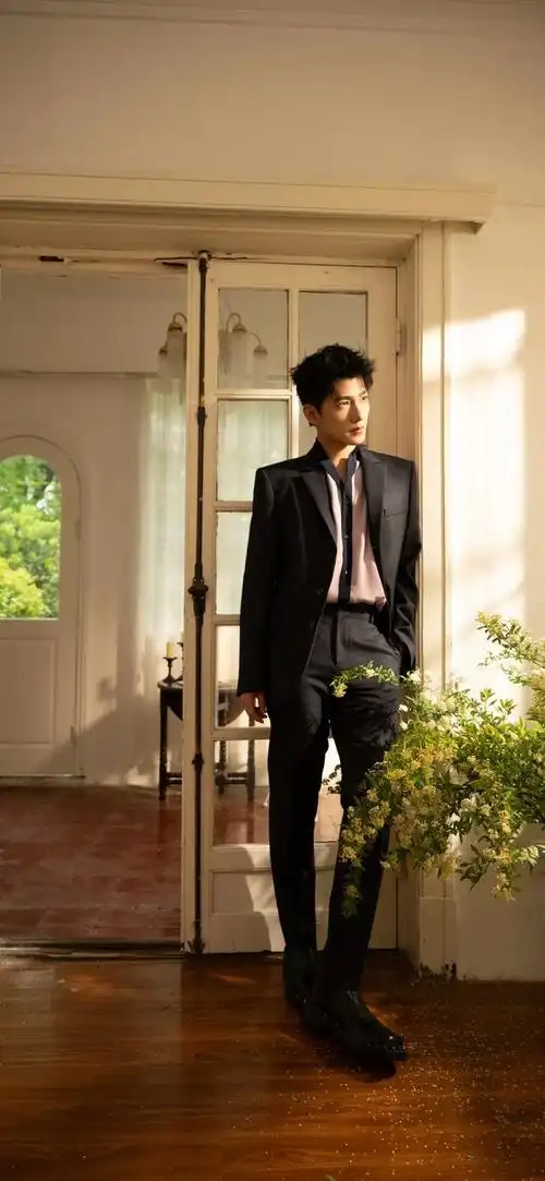 今天,我们为大家带来的是杨洋的专属壁纸,让你在繁忙的生活中,随时都