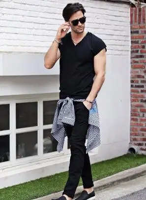 衬衫怎么扎才好看男生衬衣系腰方法