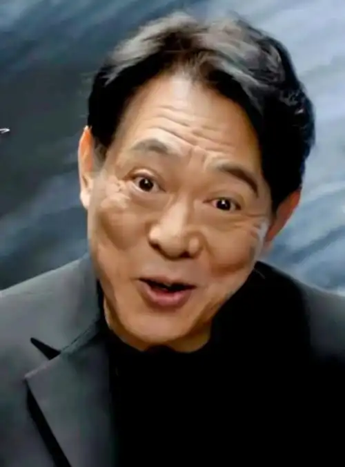 60岁李连杰近况曝光:脸部浮肿,老到脱相太吓人,回国捞金被骂惨