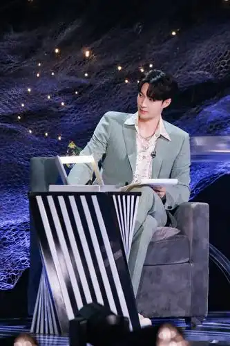 "时光锻造纯粹,极致积淀精彩"张艺兴《舞蹈风暴》剧照公开!