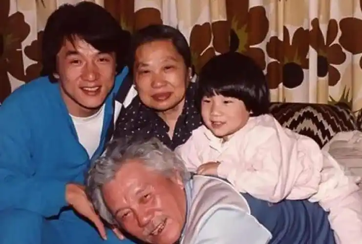 成龙简介成龙真实身份曝光