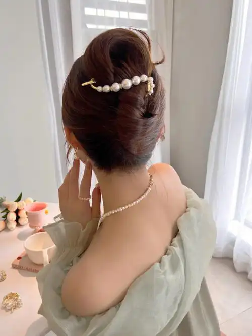 优雅的公主都是这样盘发的吧