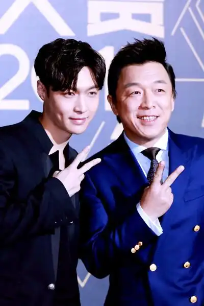 张艺兴黄渤星光大赏