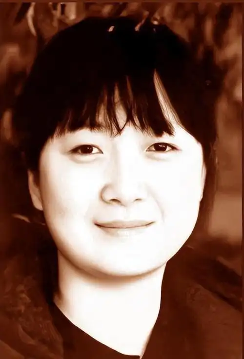 梁欢不仅出身于显赫的家庭,拥有卓越的教育背景,还具备出色的智慧.