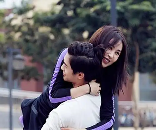 梁译木喜欢李菲儿吗 图揭李菲儿梁译木cp最亲密照片