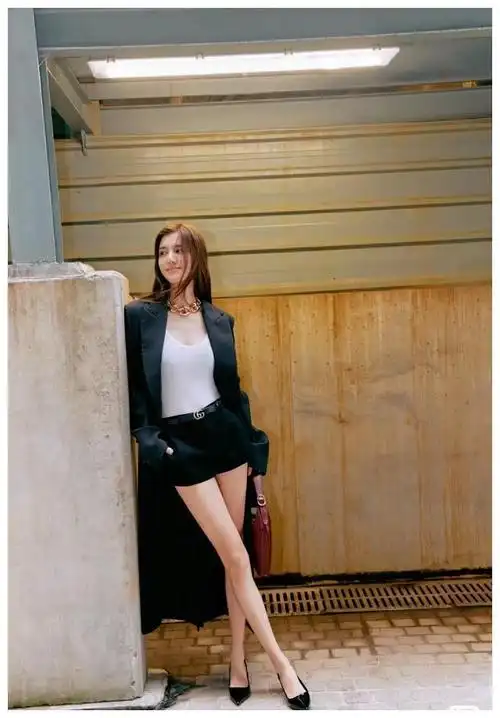 吴千语最新近照,展示个人风采,我的风格,别有一番风味.