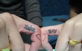 情侣手指英文心形刺青纹身图案分享
