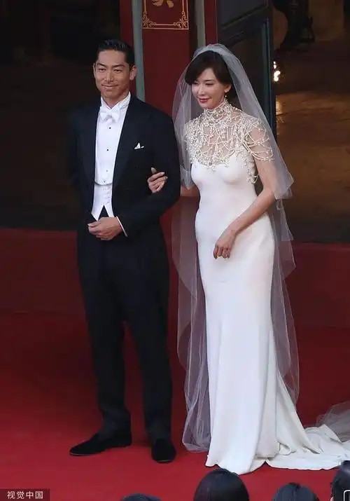 永远幸福!林志玲akira婚礼现场甜蜜拥抱接吻