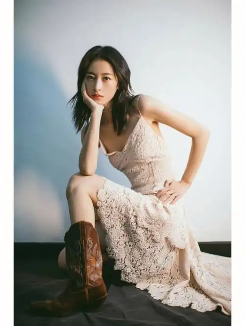 周雨彤最新大片既视感好好看