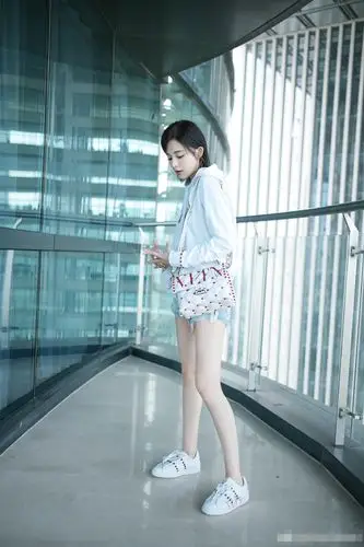 满屏都是娜扎的大长腿 诱惑力max!