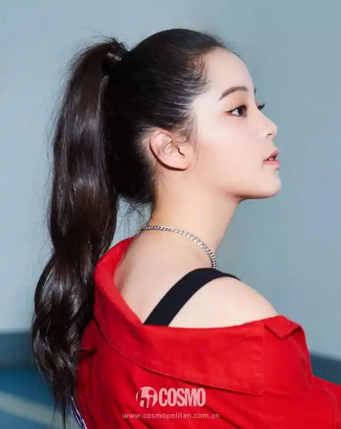 18岁的欧阳娜娜,读书读成了时装秀