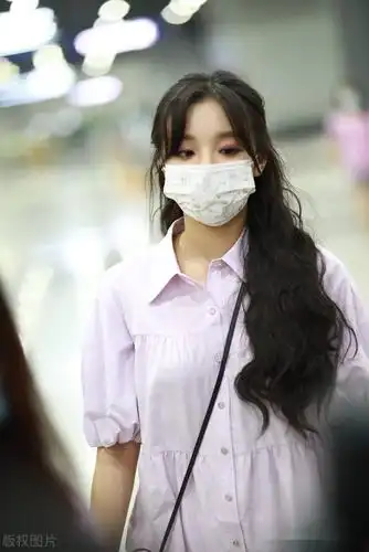 2021年7月22日,成都,宋雨琦机场街拍.