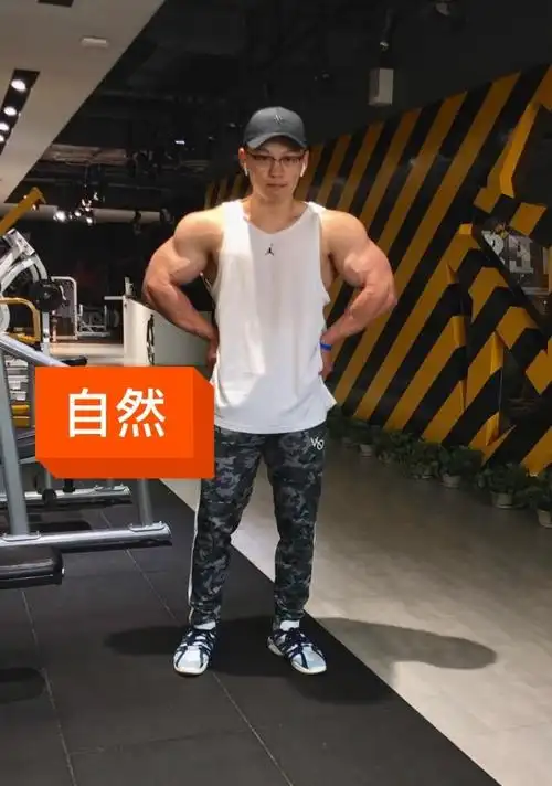 非常关注健美圈中的奇闻趣事,同时也会搜集许多肌肉男的健身故事,以文