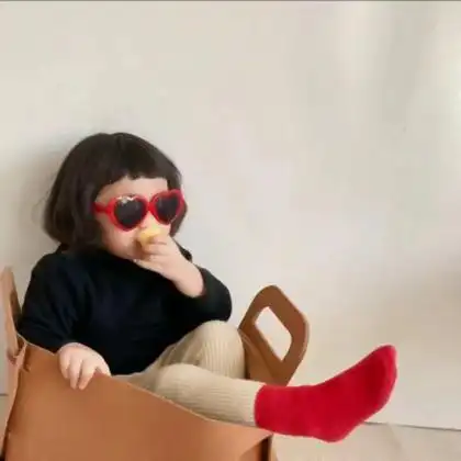 可爱萌娃戴眼镜头像女生高清图片