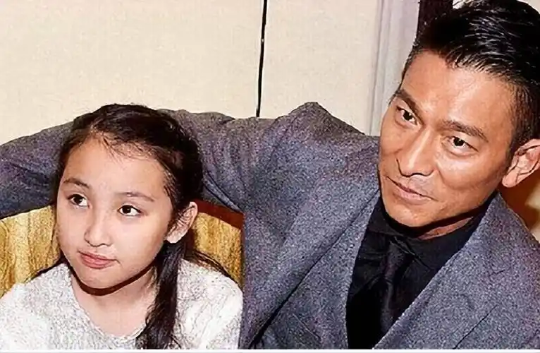 刘德华10岁女儿正面照罕见曝光!