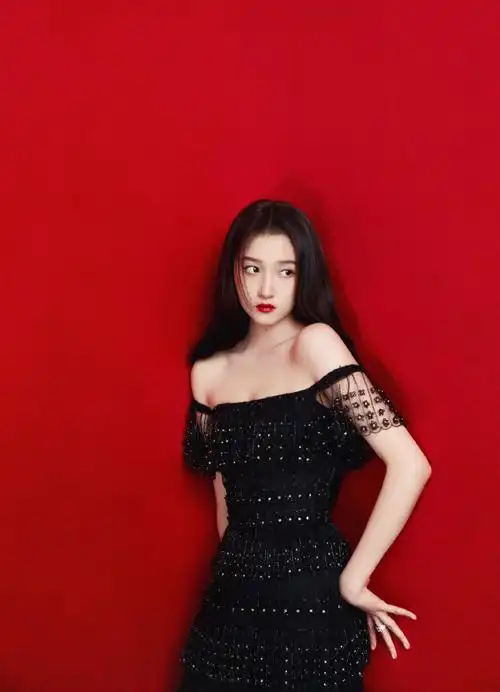 关晓彤飘纱开衩红裙