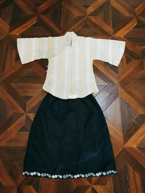 给小朋友买了件民国古董倒大袖