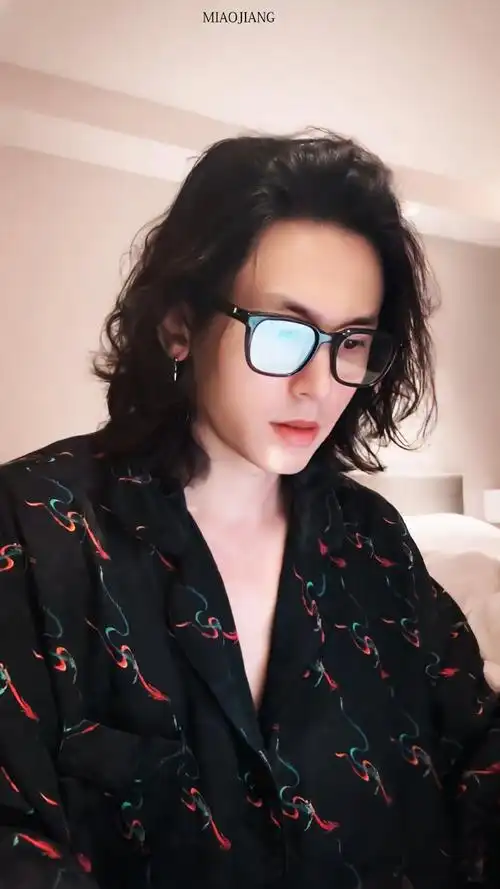 张哲瀚啊～～我滴乖宝～～我想你咯!