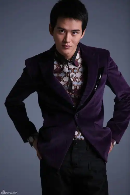 组图:黄明写真展雅痞气质 深邃眼神诠释熟男魅力_高清图集_新浪网