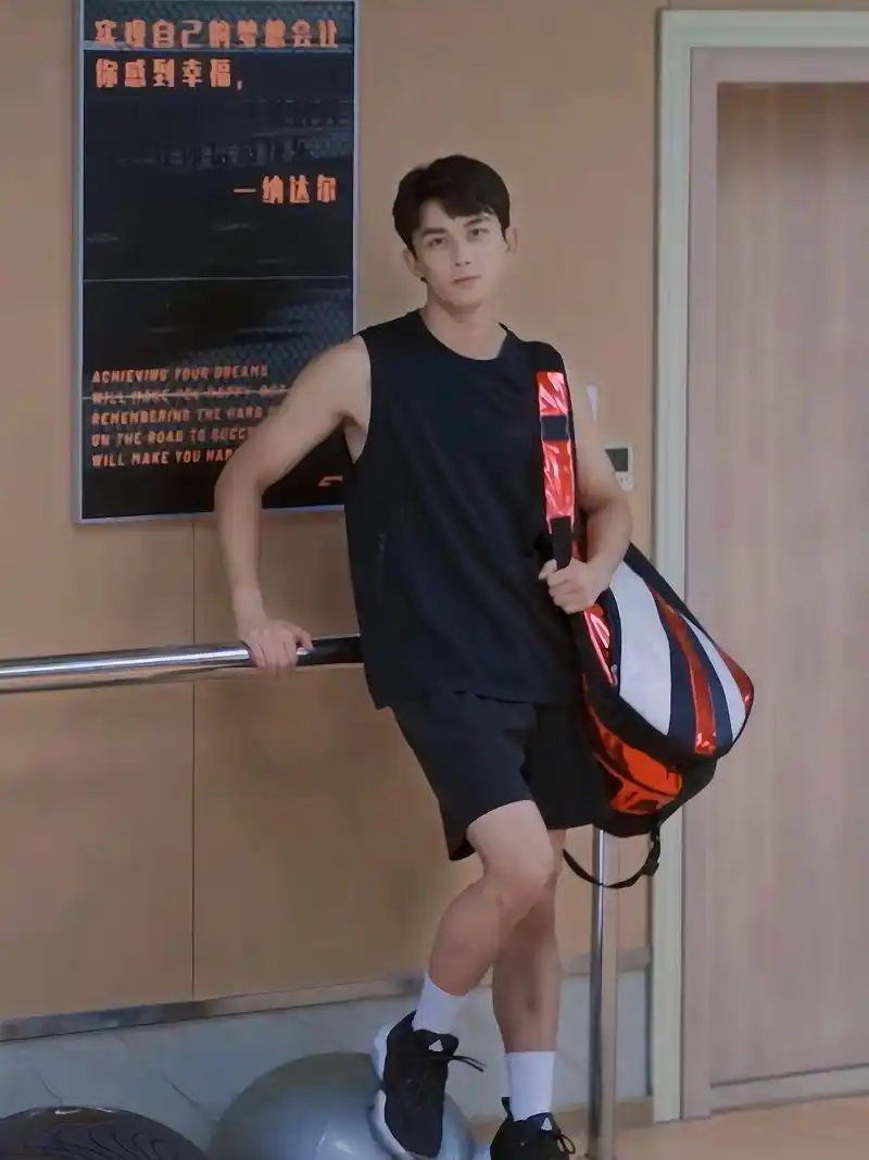 有这样的健身教练 你几点到健身房.#吴磊 #向全世界安利 # - 抖音