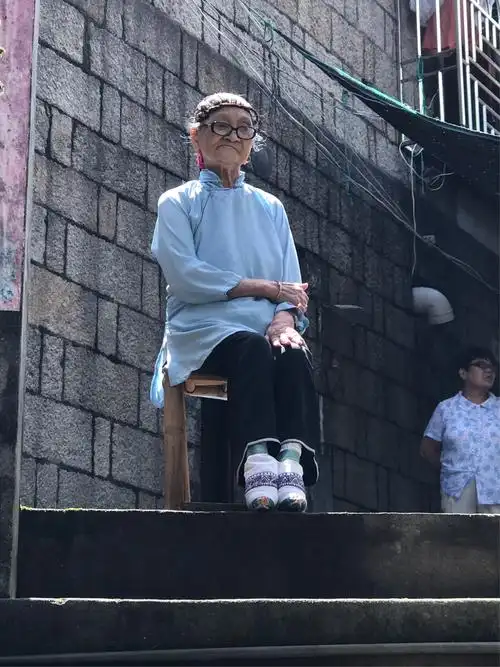 在今天现代社会,三寸金莲己难寻觅