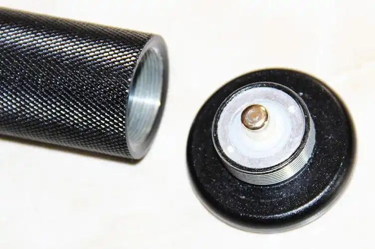 x9型保安防身电棍电池位置