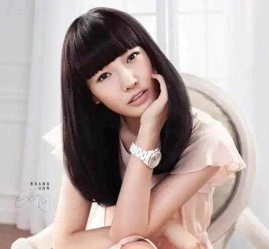 有了王京花做后盾,白百何在《我的青春谁做主》中打完酱油后,转身拿下