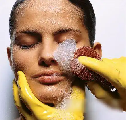 面部清洁都做不好难怪你长痘痘看着又老