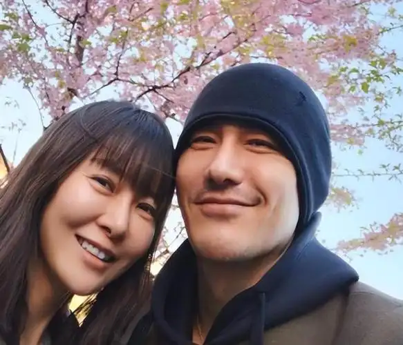 演员胡兵官宣婚讯!信息量大引争议,将会是第二个张国荣?