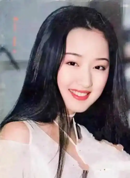 甜歌玉女杨钰莹看到无美颜的照片后,确定是53岁?