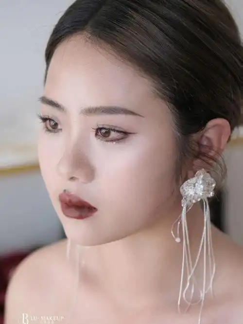 小众个性的新娘妆大理化妆师