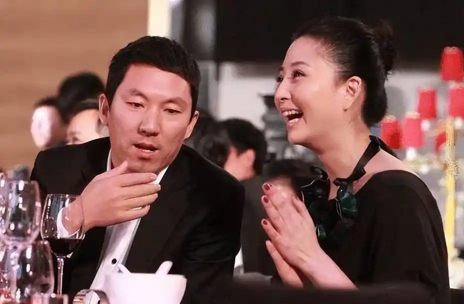 离婚仅仅13年,殷桃与沈俊成如今的人生境遇,到底有何不同?